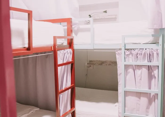 Kite & Surf Nomad House Albergue *