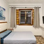 Kite & Surf Nomad House Vandrarhem