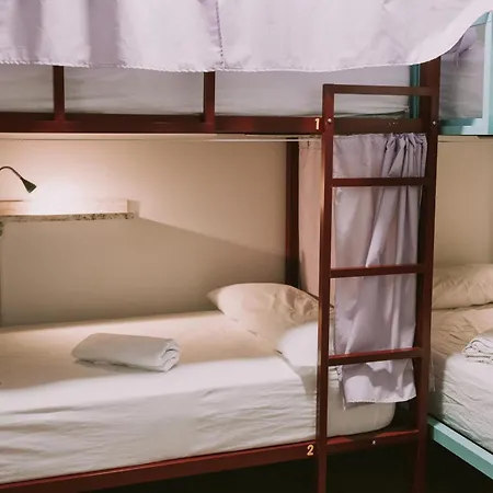 Kite & Surf Nomad House Hostal *