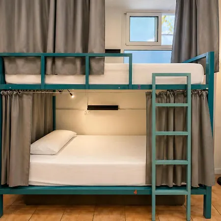 Kite & Surf Nomad House Hostel *
