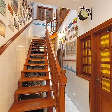 Хостел Kite & Surf Nomad House Лас-Пальмас-де-Гран-Канарія