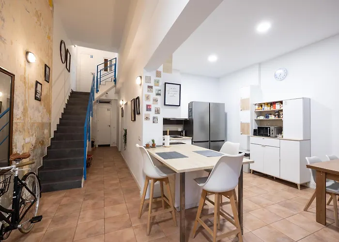 Kite & Surf Nomad House Albergue *