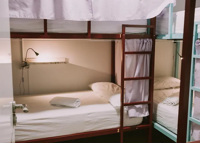 Kite & Surf Nomad House Albergue *