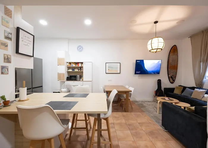 Kite & Surf Nomad House 호스텔