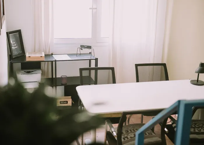 Kite & Surf Nomad House 호스텔